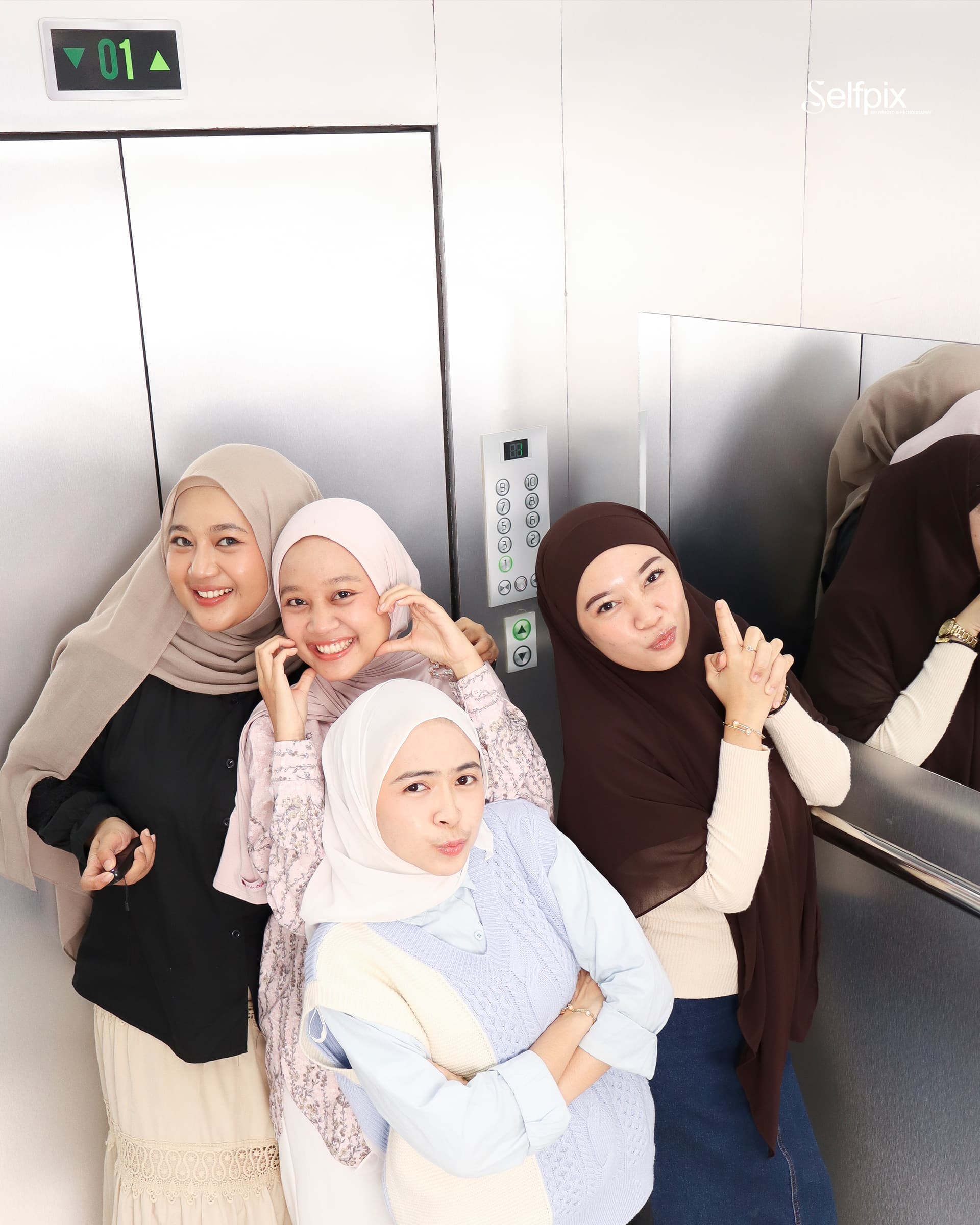 Selfphoto 5-6 Orang