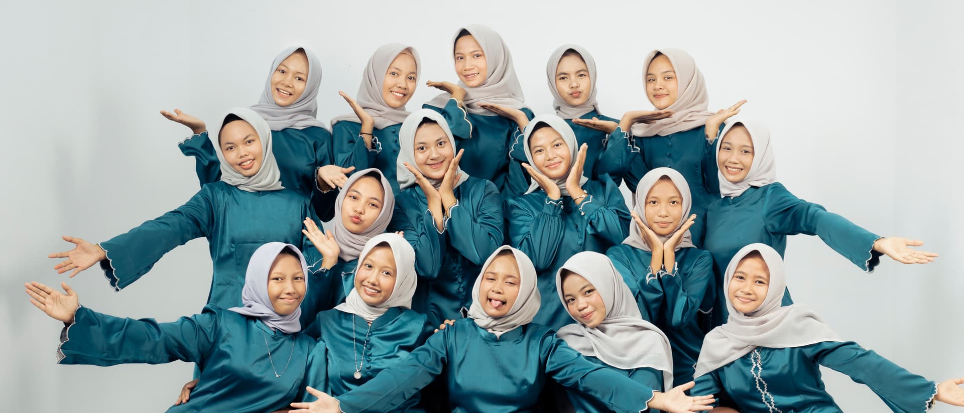 Photogroup 16-20 Orang