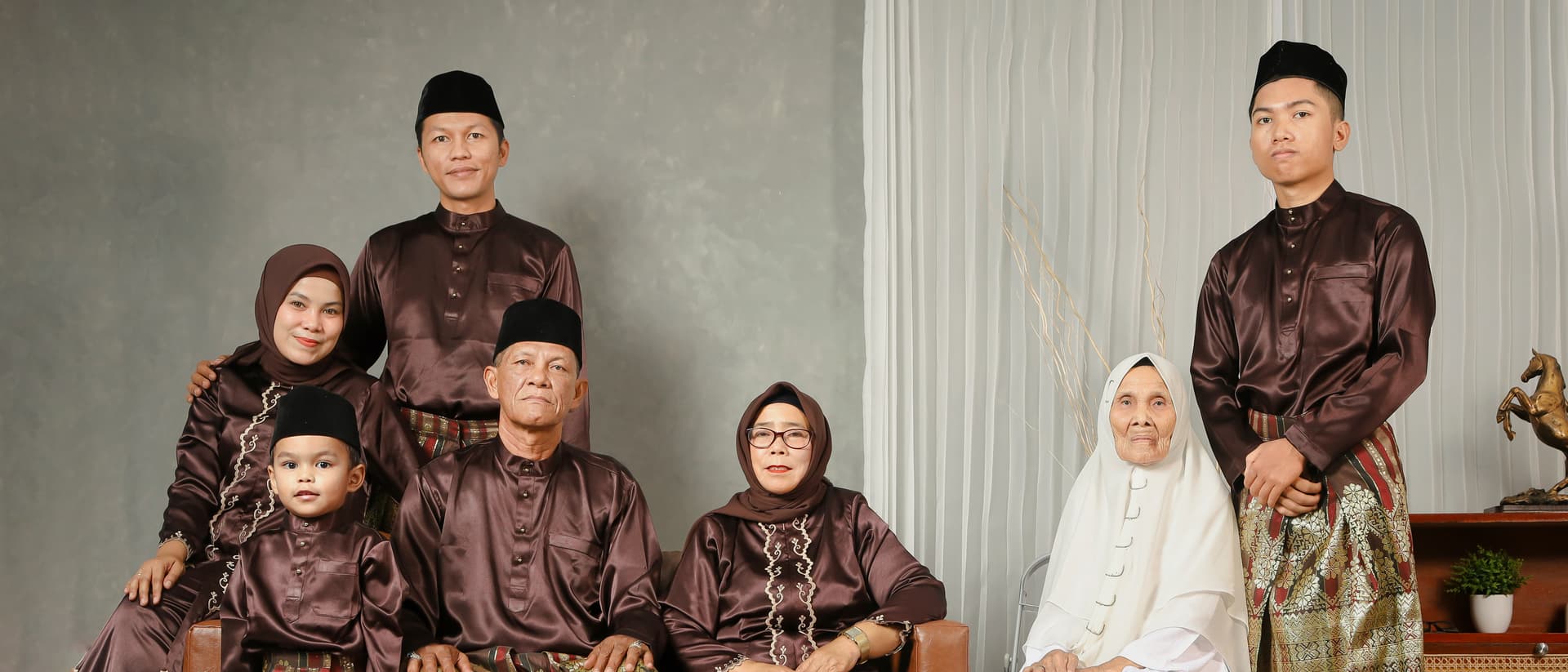 Max 10 Orang, Family
